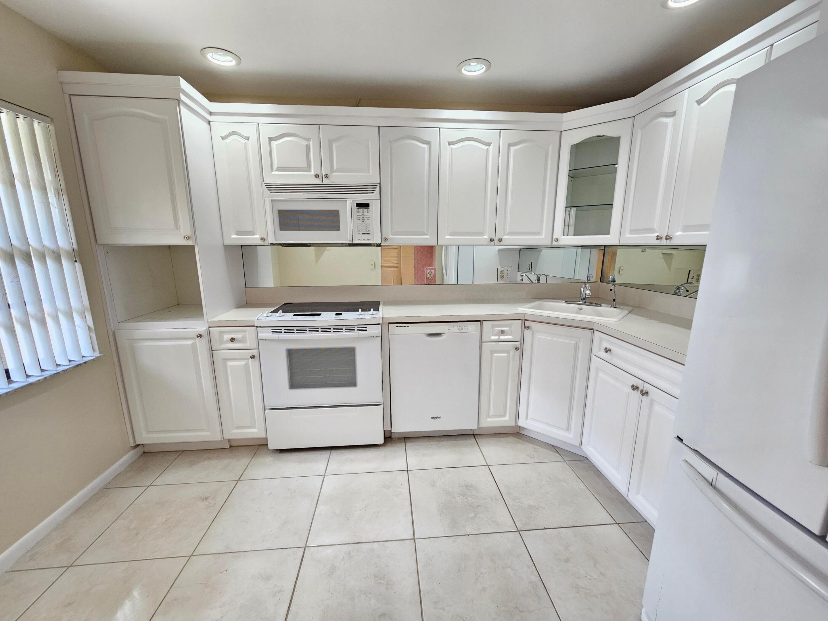 GLADES OF BOCA LAGO CONDO - Residential