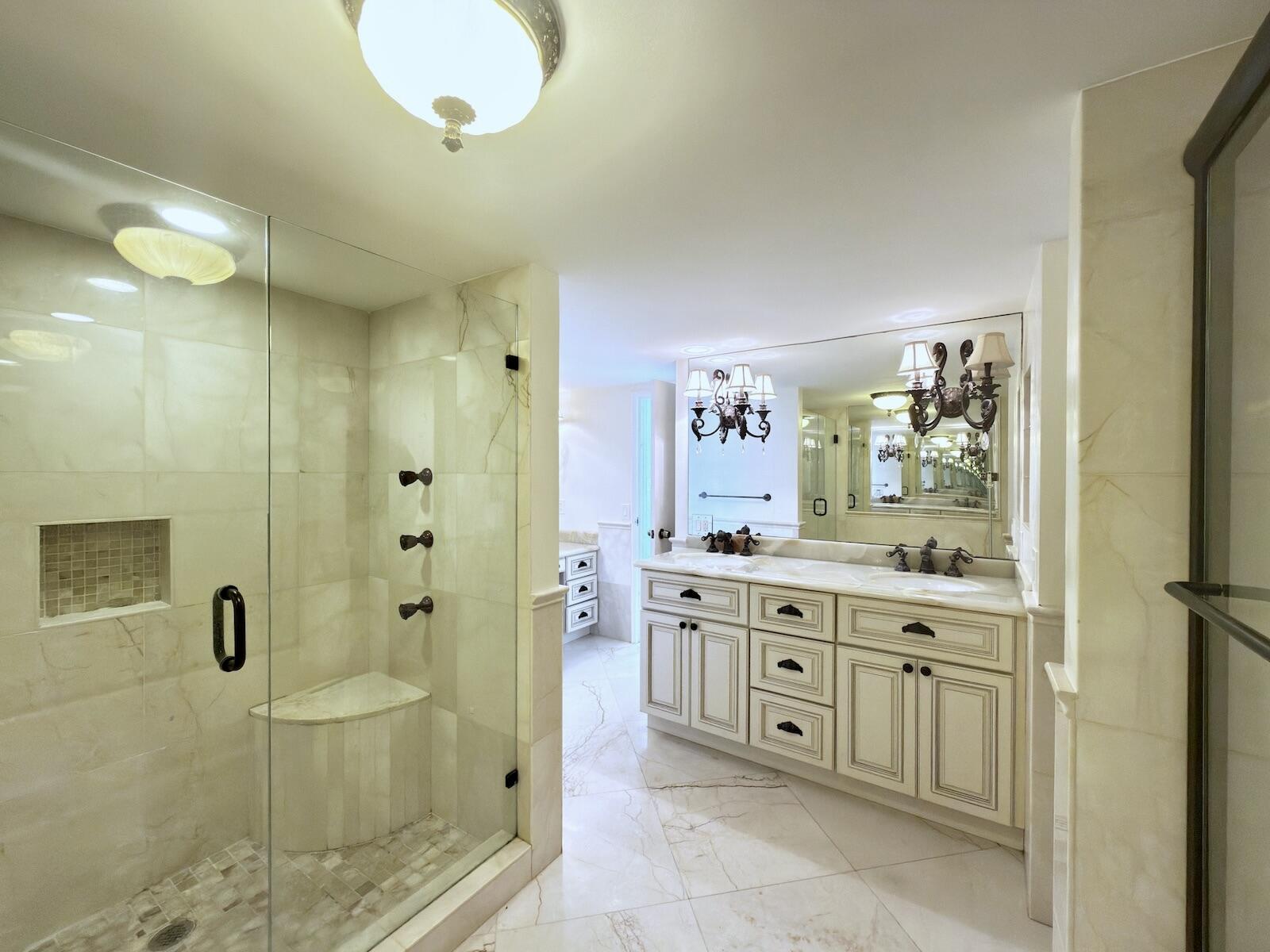 BARCLAY CONDO - Residential