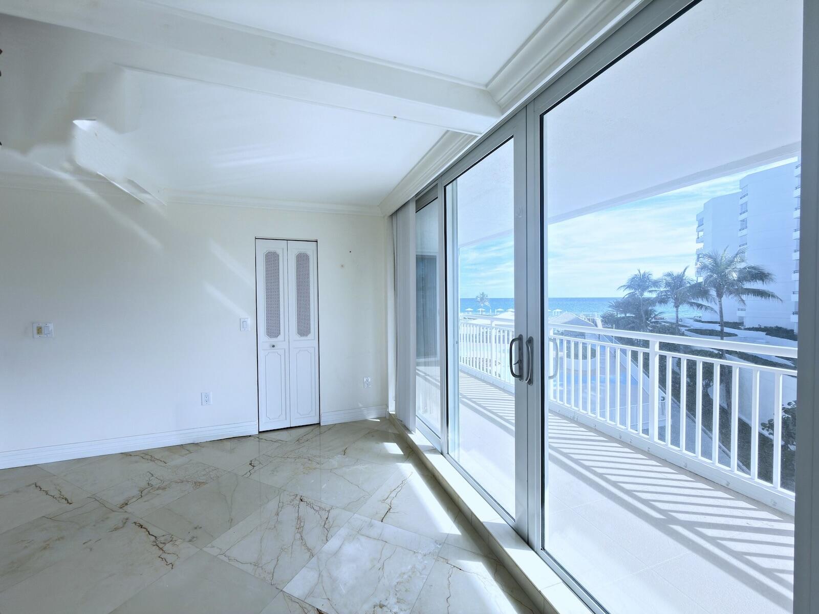 BARCLAY CONDO - Residential