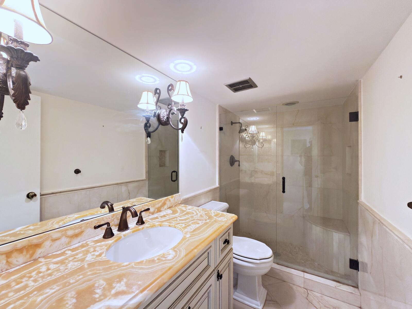 BARCLAY CONDO - Residential