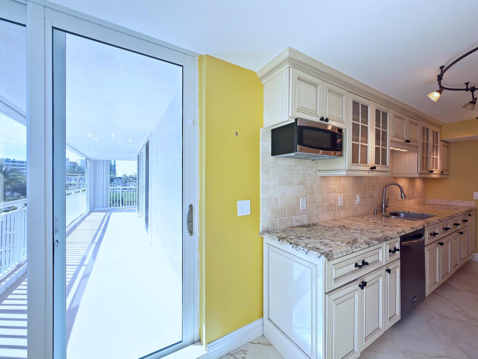 BARCLAY CONDO - Residential