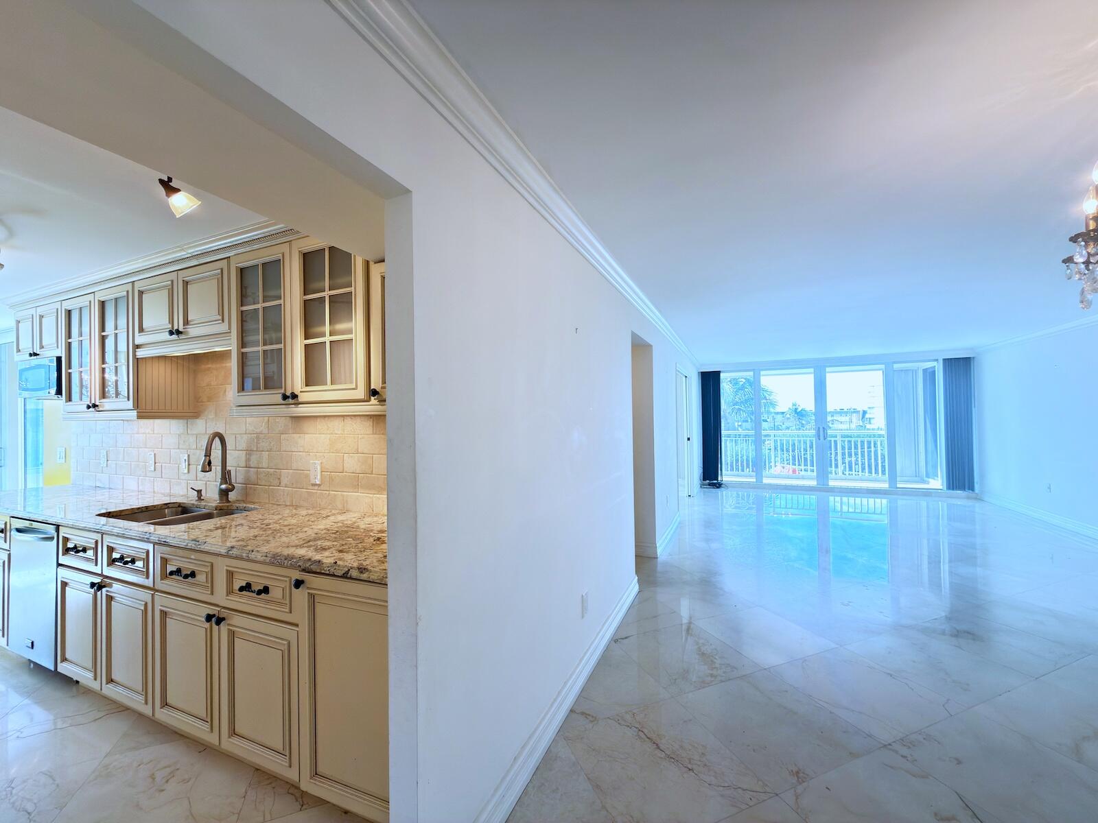 BARCLAY CONDO - Residential