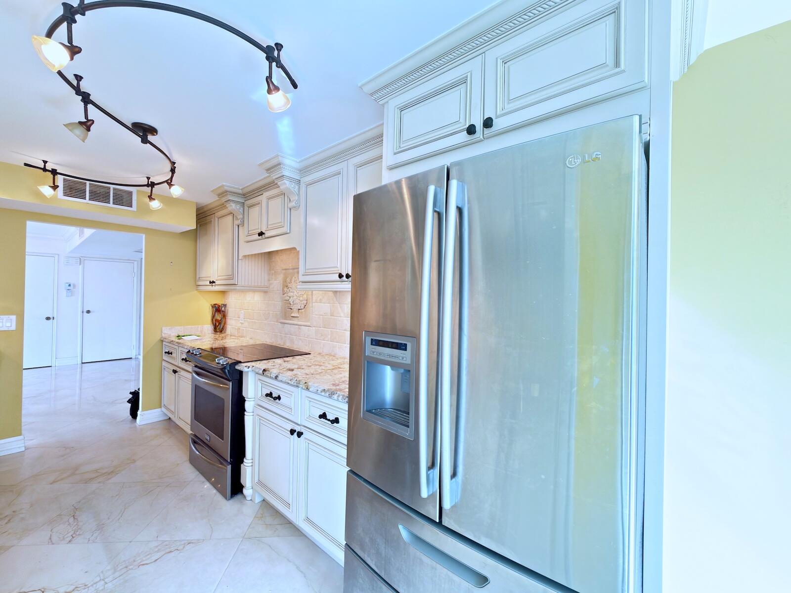 BARCLAY CONDO - Residential