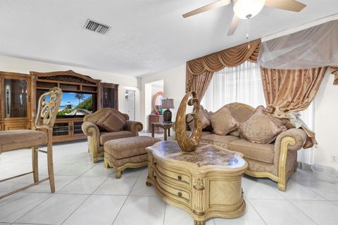 A home in Lauderdale Lakes