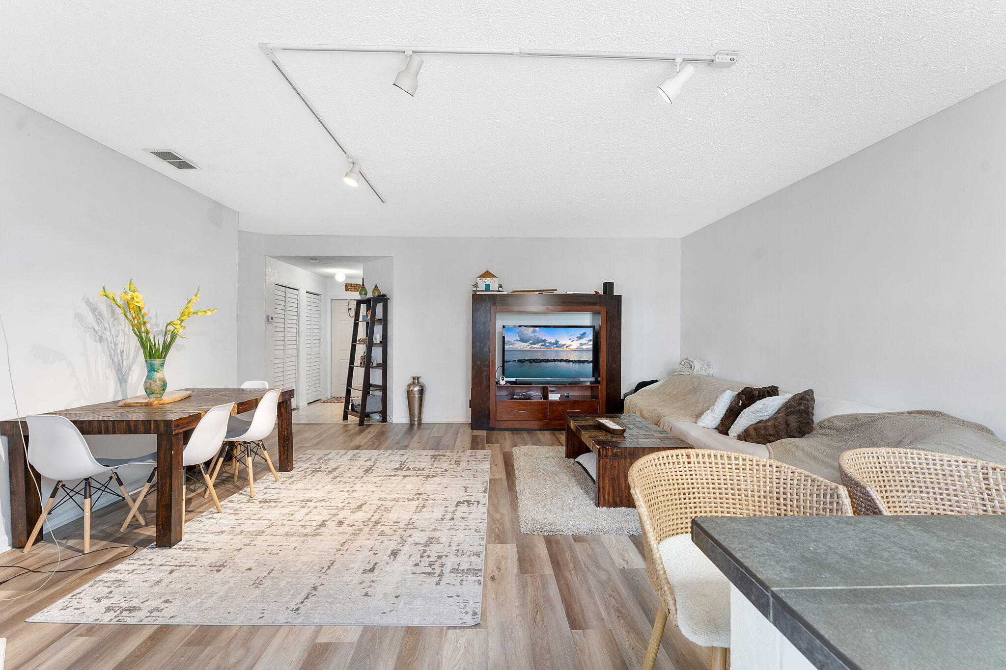 6595 VIA REGINA, Boca Raton, FL, 33433/$300,000 2 6595 VIA REGINA