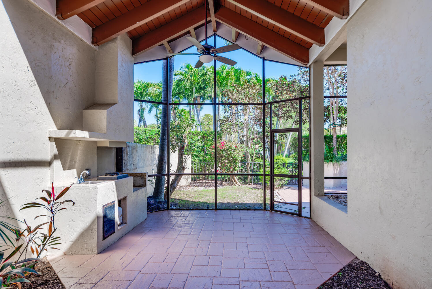 LOS RAYOS DE SOL - Residential Lease