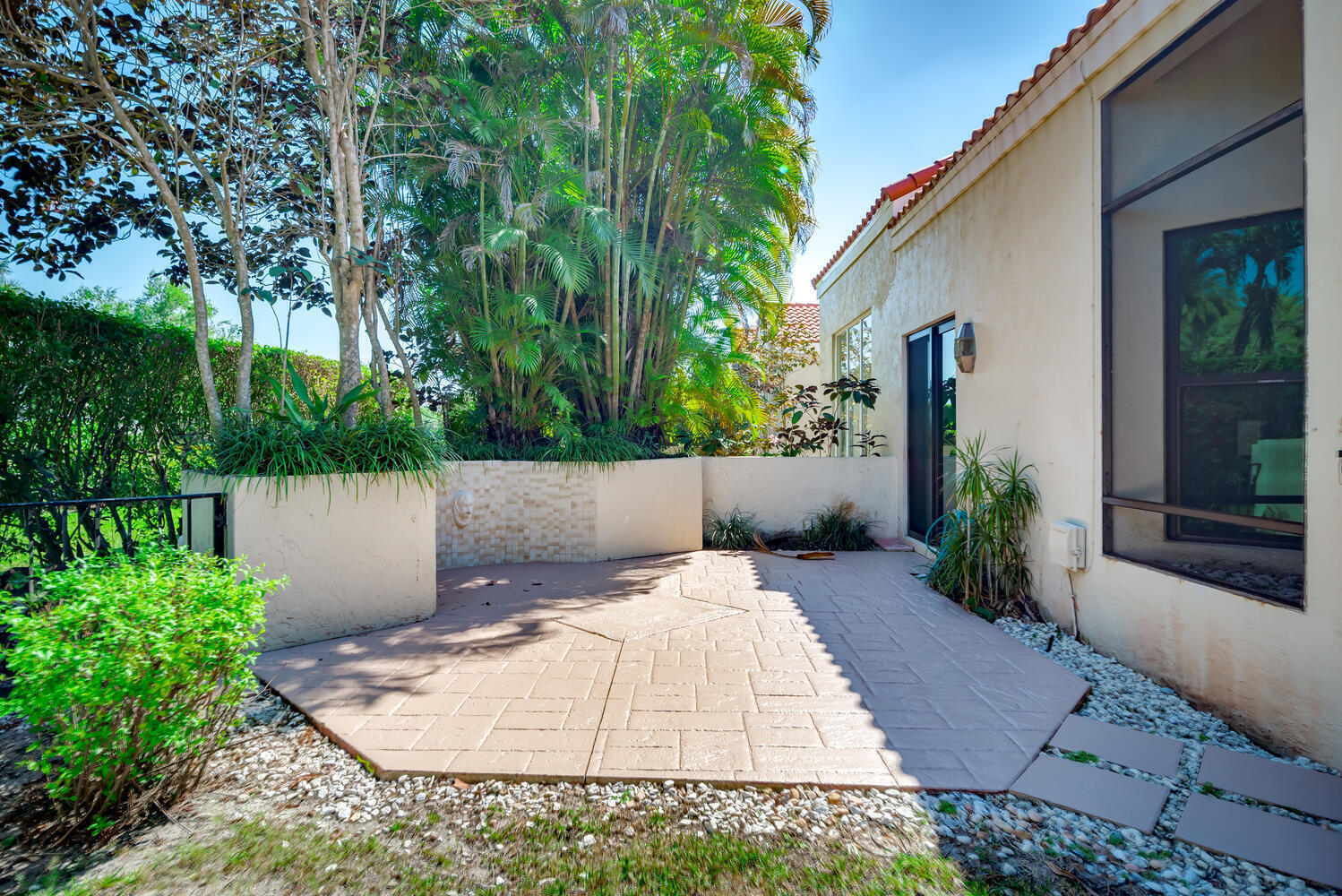 LOS RAYOS DE SOL - Residential Lease