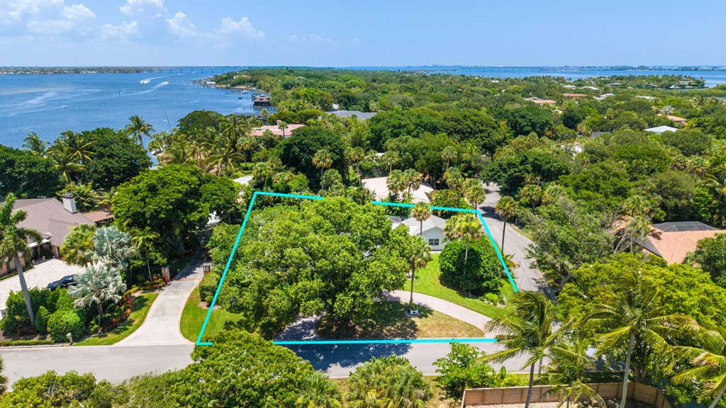 Photo of 15 W HIGH POINT Road, Sewalls Point, FL 34996 (MLS # B26068561)
