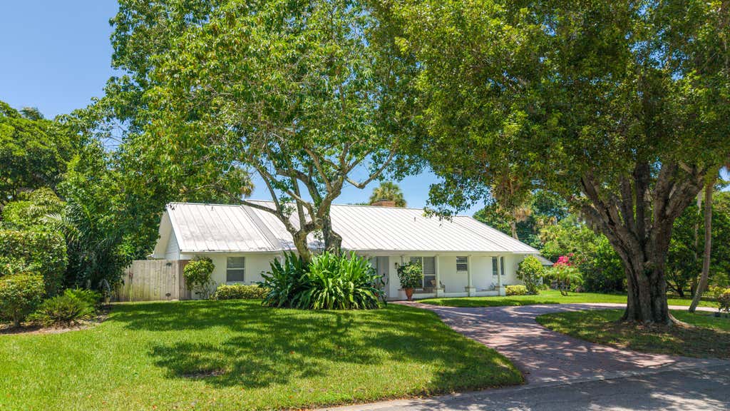 Photo of 15 W HIGH POINT Road, Sewalls Point, FL 34996 (MLS # B26068561)