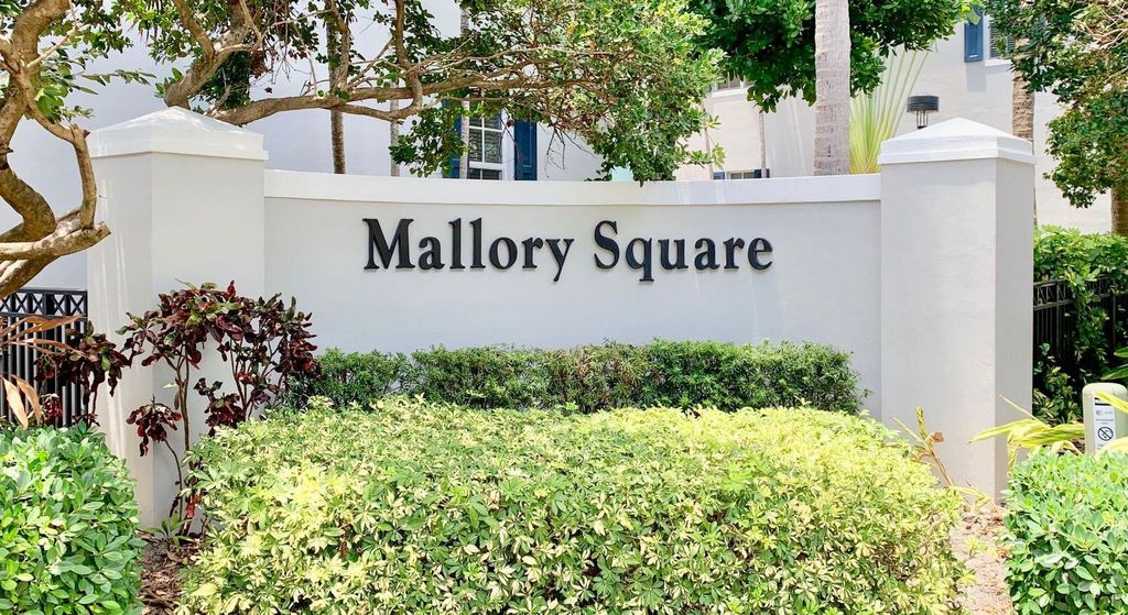 Photo of 532 S Mallory Circle, Delray Beach, FL 33483 (MLS # R11159918)