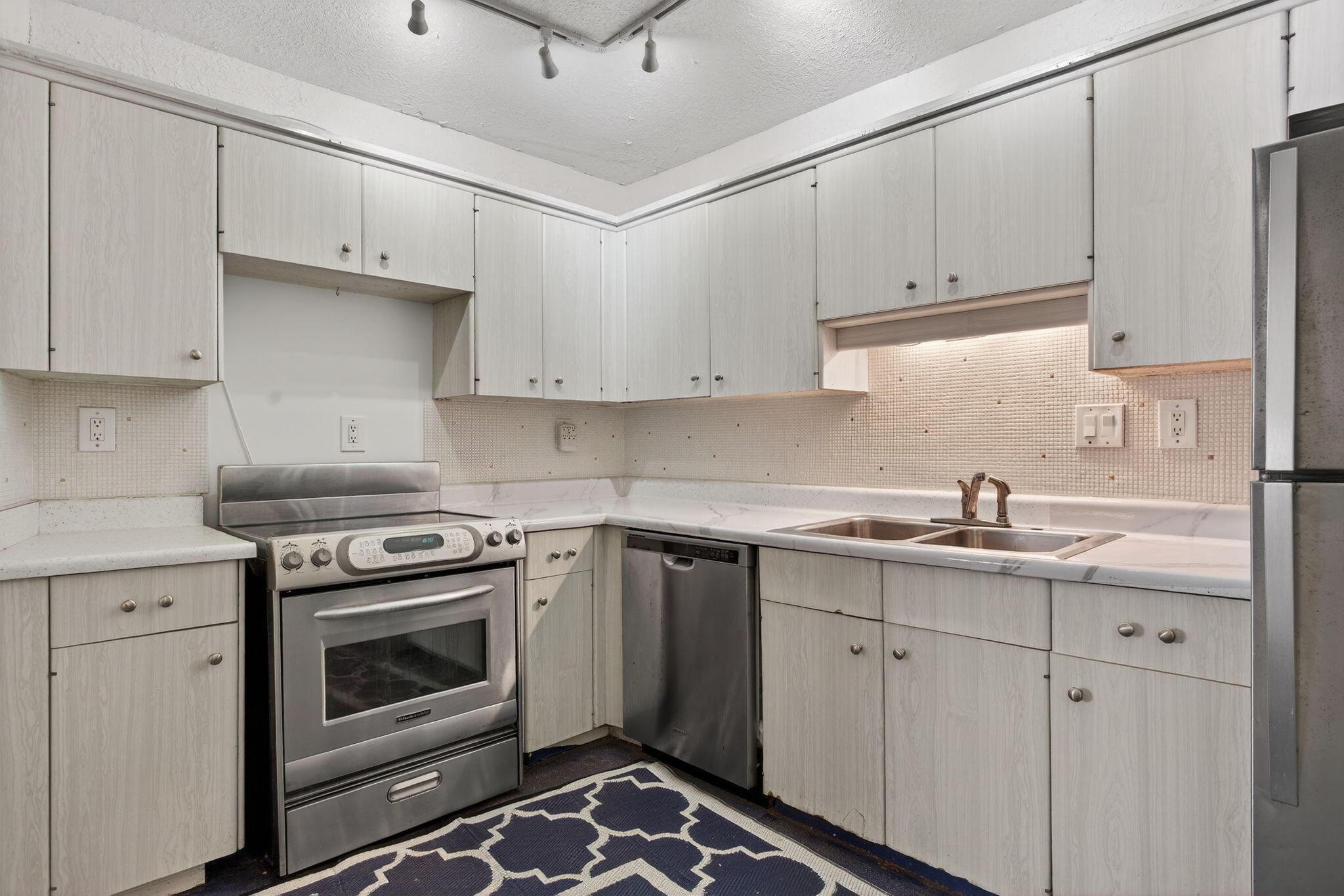 MAYA MARCA CONDO - Residential