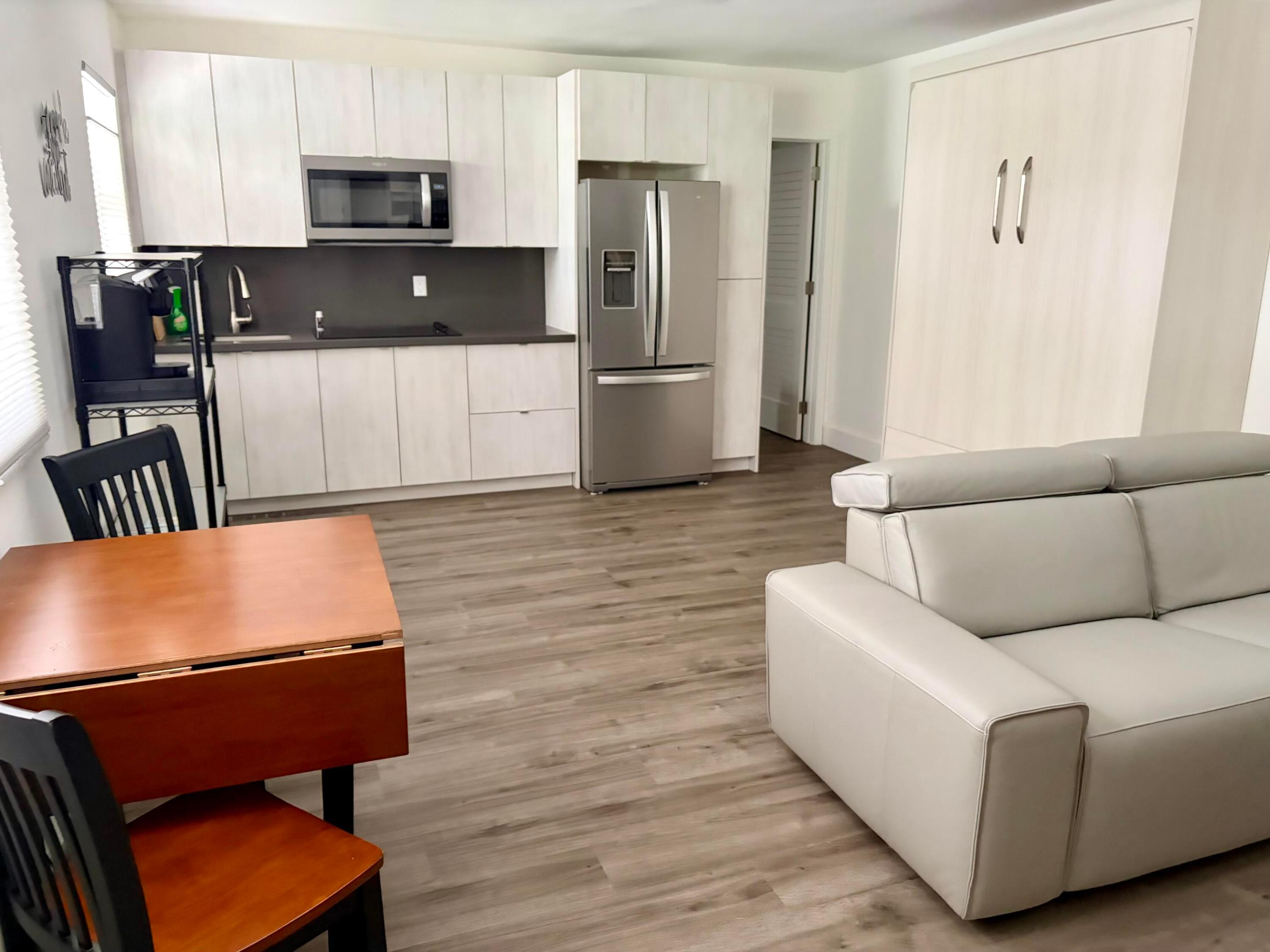 INTERNATIONAL STUDIO APT CONDO - Residential