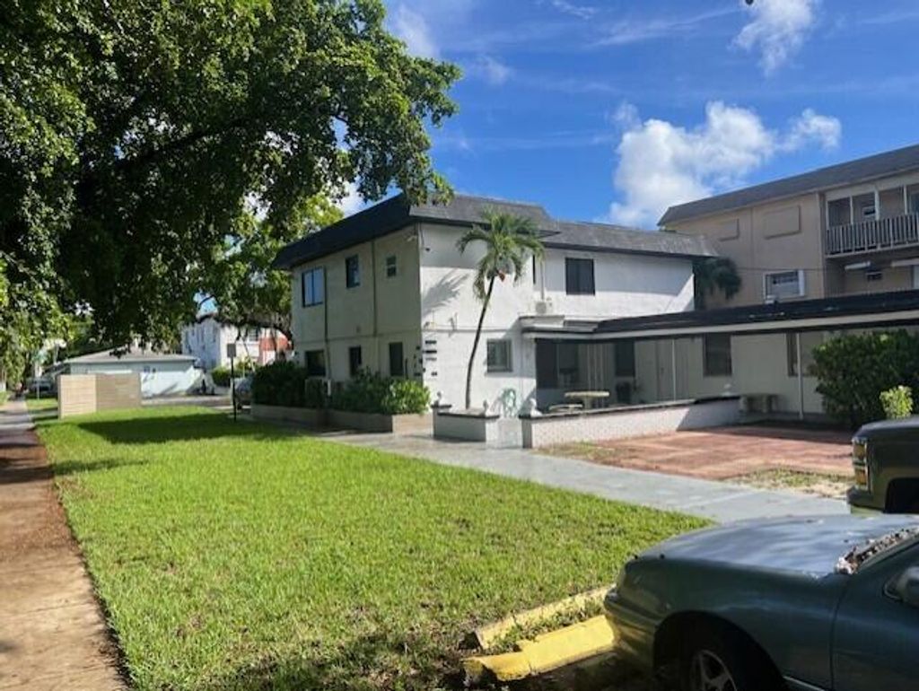 Photo of 1858 Dewey Street, Hollywood, FL 33020 (MLS # B26017759)