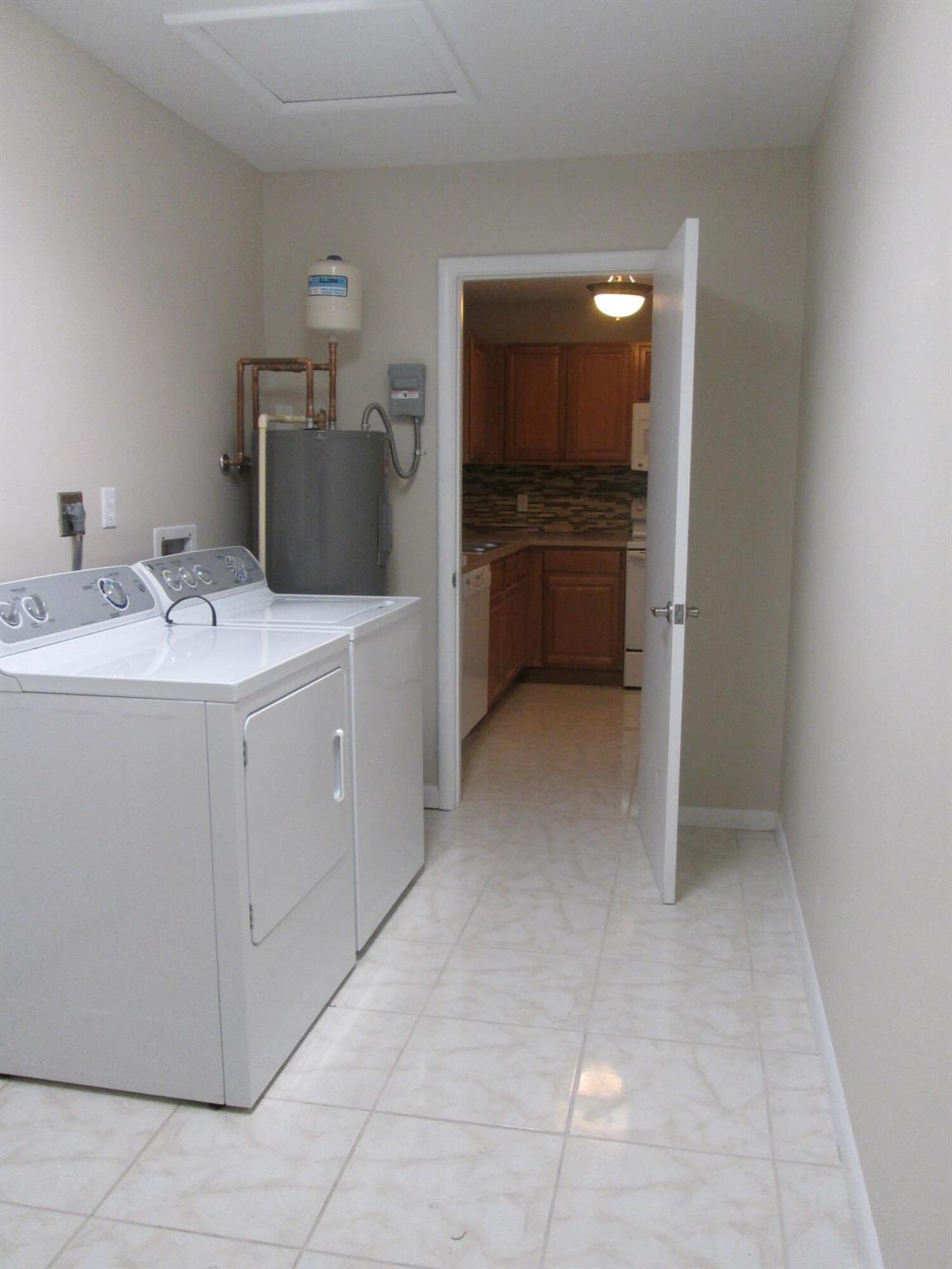 MODEL LAND CO - Residential Lease