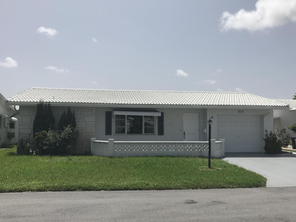 Immaculate home in great location! Expanded Challenger model with split bedrooms and a spacious floorplan. 55+ Community.