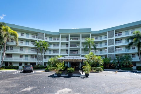 Tiny photo for 806 Cypress Grove Lane #511, Pompano Beach, FL 33069 (MLS # B26085486)