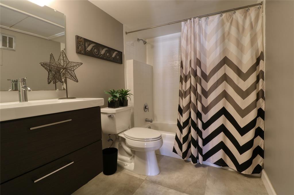 124 NE 19th Ct B-204