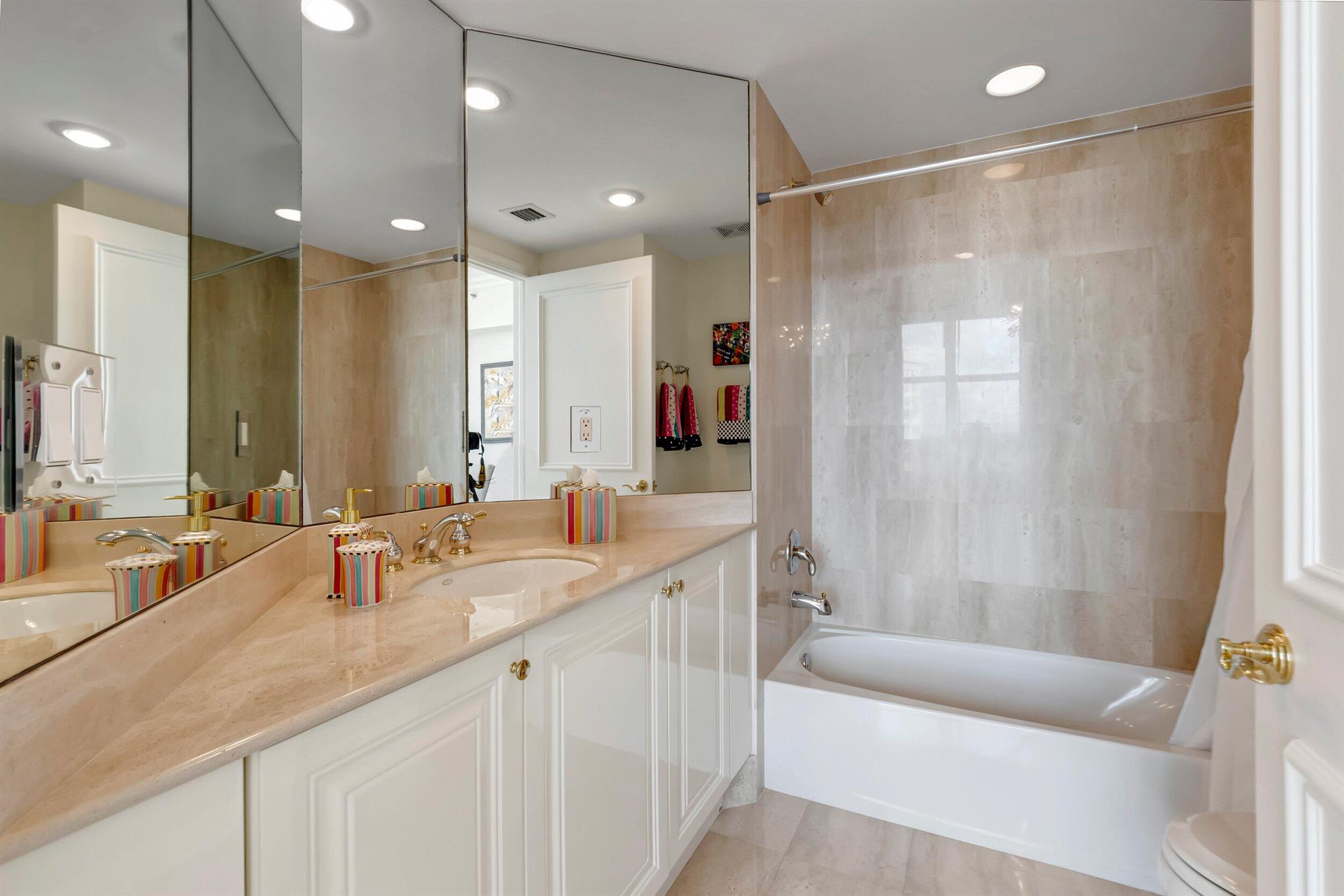 TOSCANA SOUTH TOWER III - Residential