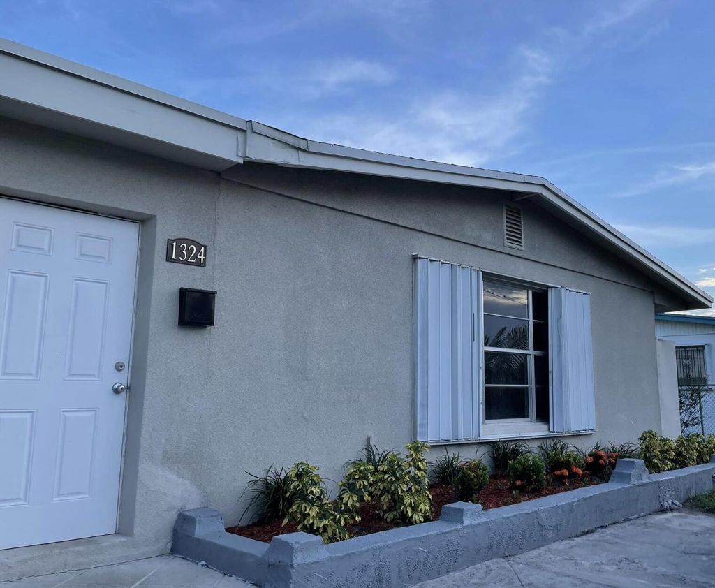 Photo of 1324 7th Street, West Palm Beach, FL 33401 (MLS # R11007005)