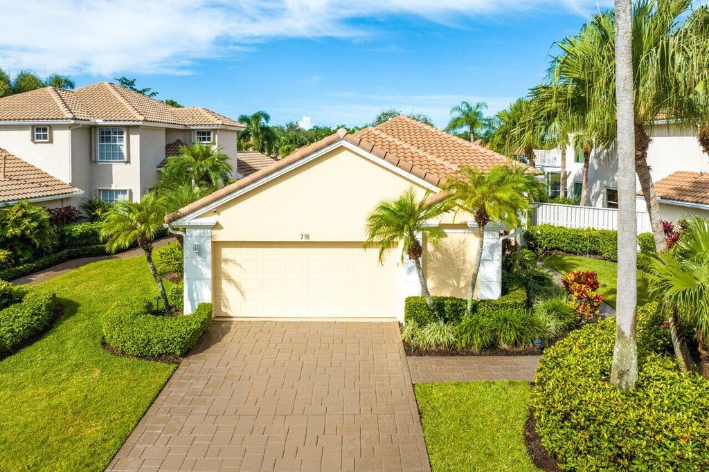 Photo of 718 Pinehurst Way, Palm Beach Gardens, FL 33418 (MLS # R10926388)