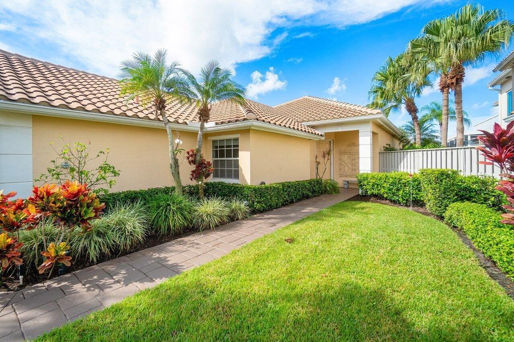 Photo of 718 Pinehurst Way, Palm Beach Gardens, FL 33418 (MLS # R10926388)