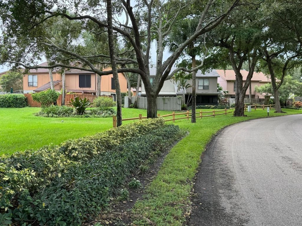 Photo of 916 Sandtree Drive, Palm Beach Gardens, FL 33403 (MLS # R11083430)