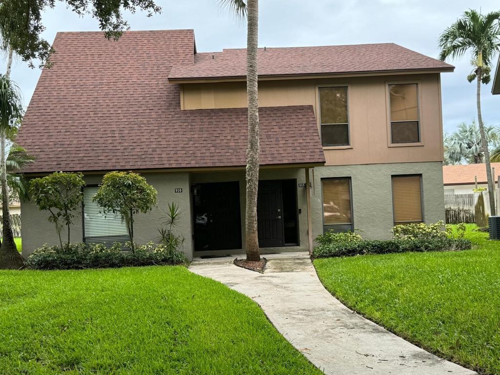 Photo of 916 Sandtree Drive, Palm Beach Gardens, FL 33403 (MLS # R11083430)