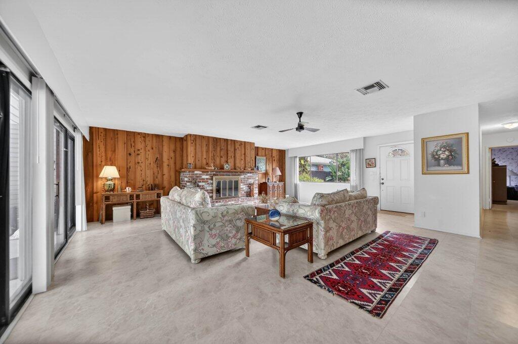 1272 SW Evergreen Lane