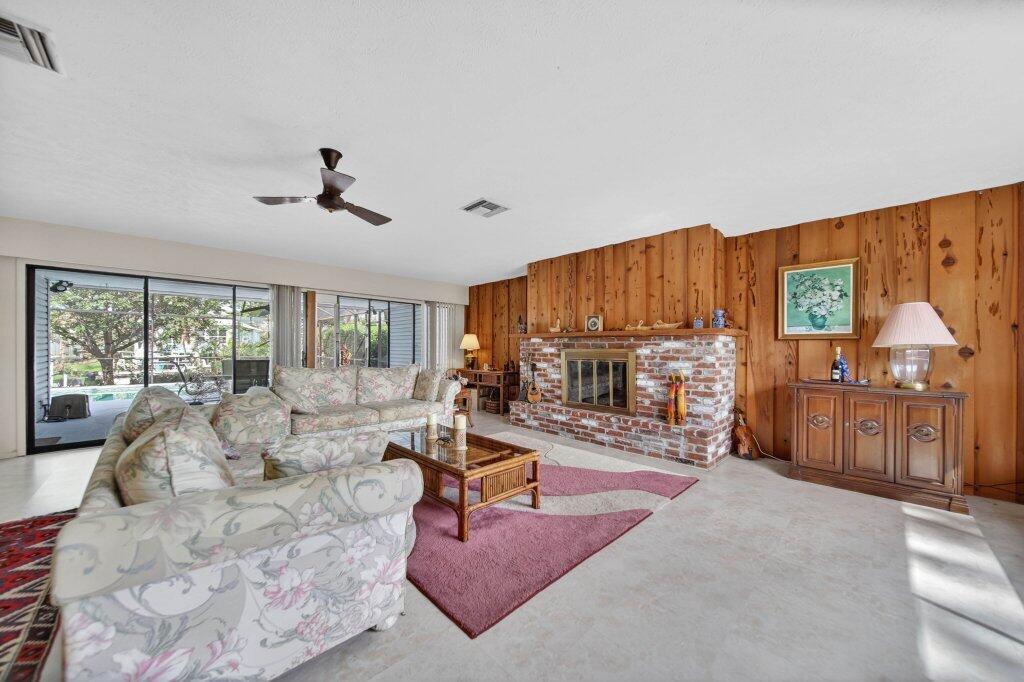 1272 SW Evergreen Lane