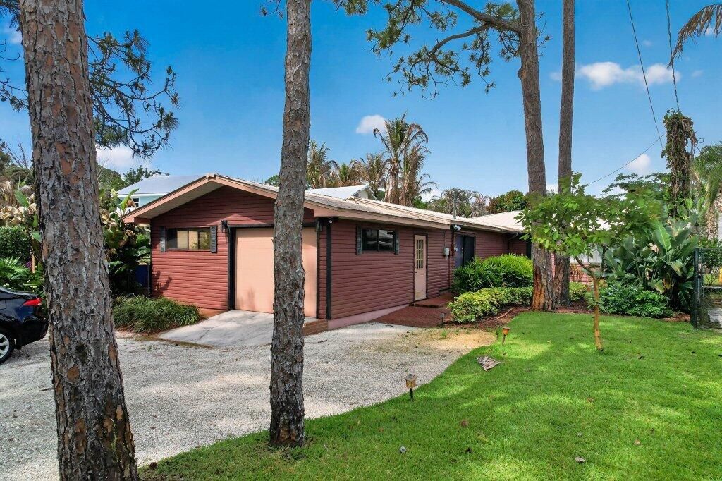 Photo of 1272 SW Evergreen Lane, Palm City, FL 34990 (MLS # B26020361)