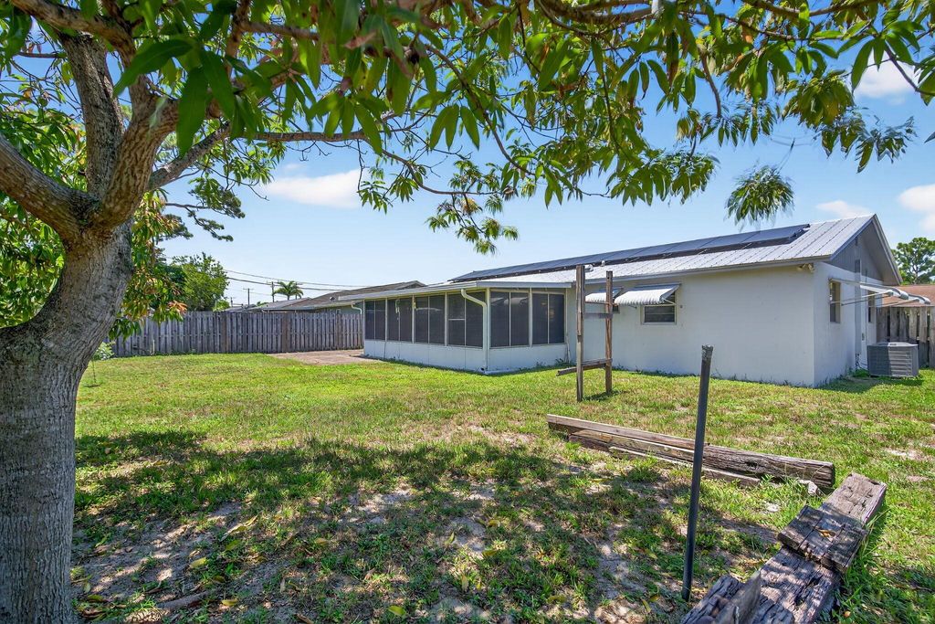 Photo of 1208 Cherokee Street, Jupiter, FL 33458 (MLS # R11111365)