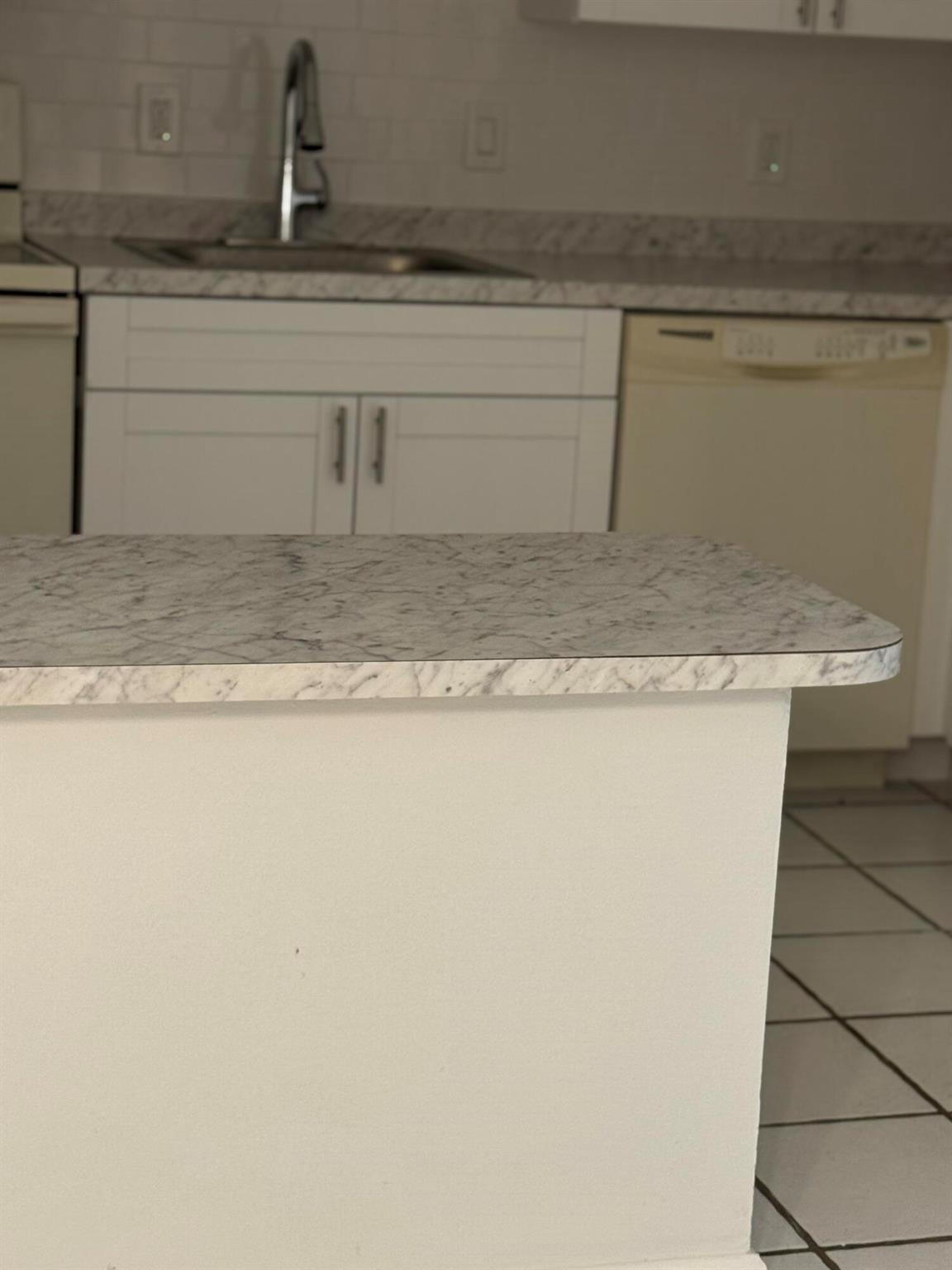 Great 1-1-1 condo on the 1st floor in the heart of Plantation. Wonderful corner unit with its own screened patio. This unit also has its own private courtyard. It is just steps away from the common bar-b-que grill This unit is located just inside the back door to make it easy for entering without having to go through the lobby. New cabinets and countertop in the kitchen. Walk in closet and lots of extra storage. Ceiling fans and the master bath has a functioning jetted tub. The half bath has a pedestal sink. Tile and laminate flooring throughout.. This condo has security doors for safety. The complex offers in-ground pool, spa, tennis courts, gym community room.Lots of nature throughout the entire complex. 50 year inspection completed and improvements completed.