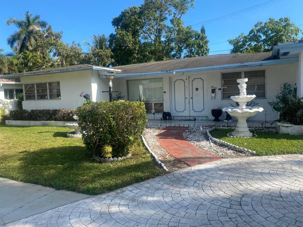 Photo of 2732 NW 9th Terrace, Wilton Manors, FL 33311 (MLS # B26005303)