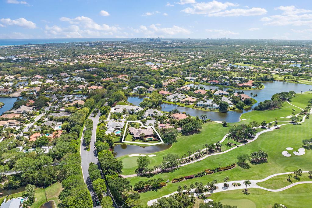 Photo of 3069 Chateau Lane, Palm Beach Gardens, FL 33410 (MLS # R10876467)