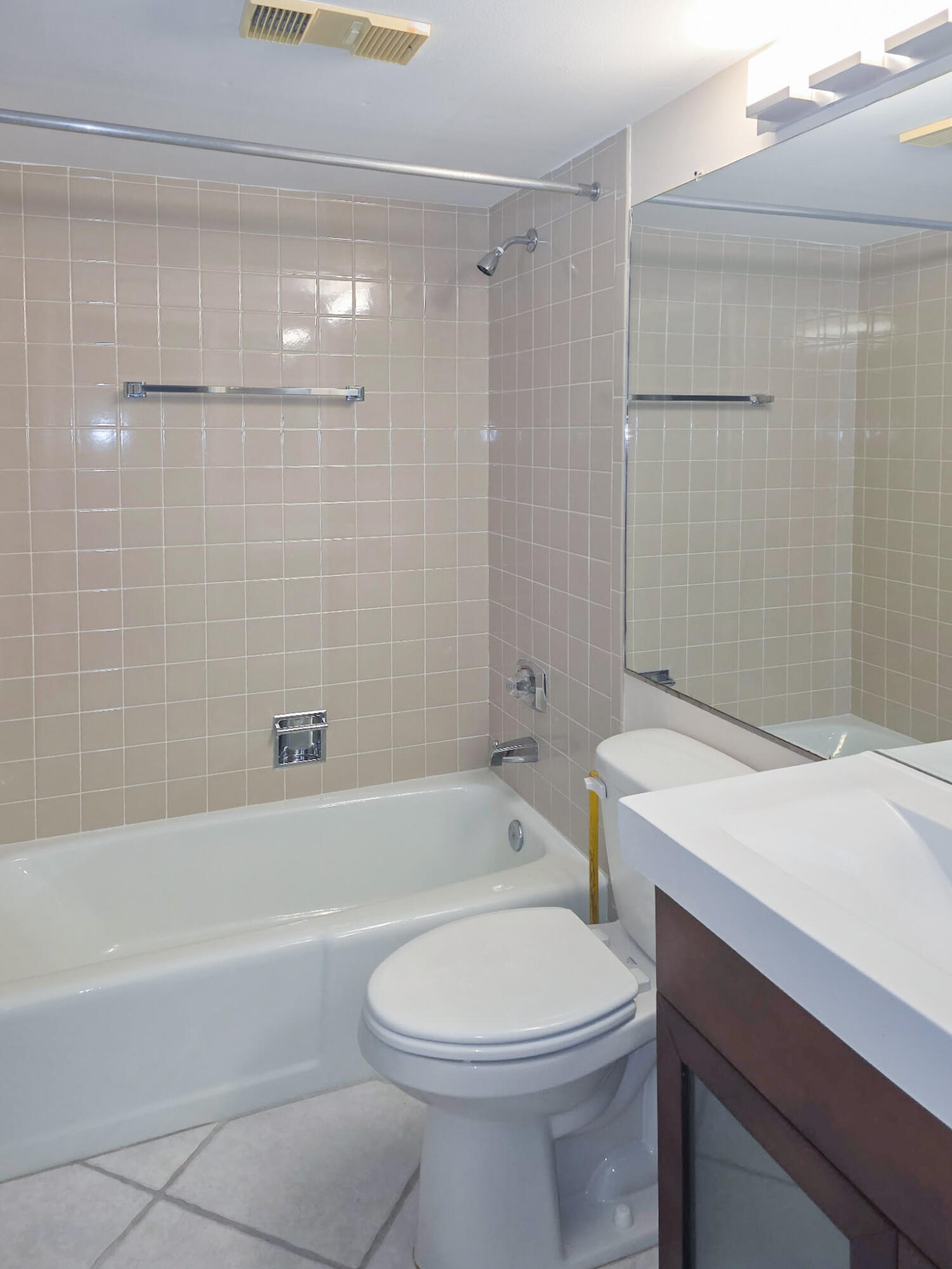 BAY COLONY CONDO - Residential Lease