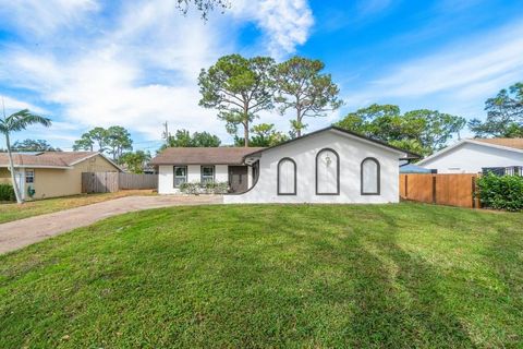 Photo of 4679 Dolphin Dr, Lake Worth, FL 33463 (MLS # F10534099) Photo of 4679 Dolphin Dr, Lake Worth, FL 33463 (MLS # F10534099)