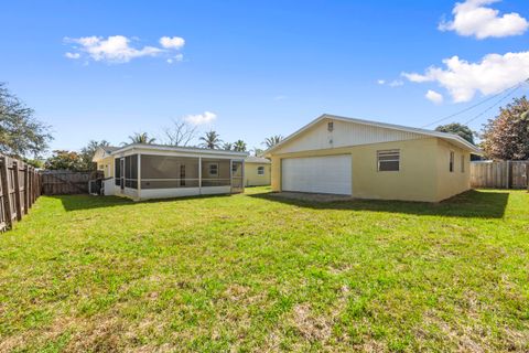 Photo of 924 SE Dolphin Drive, Stuart, FL 34996 (MLS # R11165903)