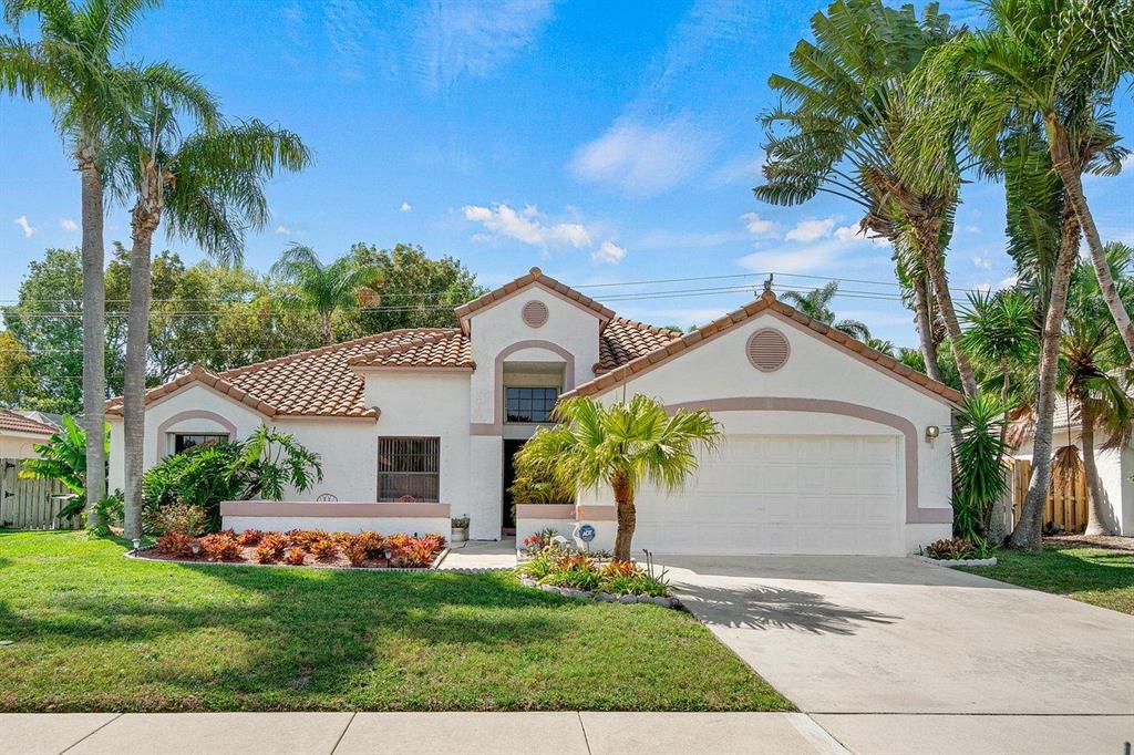 Photo of 15 Dogwood Circle, Boynton Beach, FL 33436 (MLS # R10697878)
