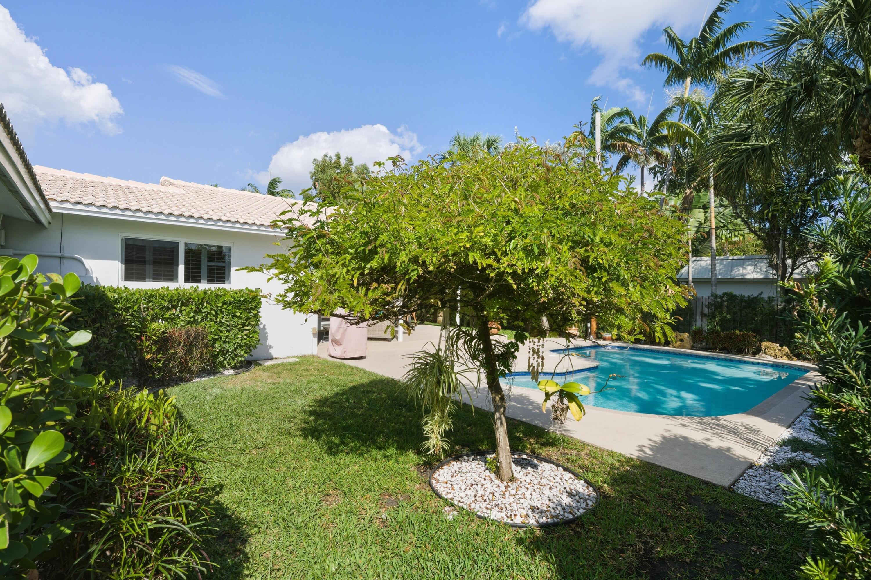 LIGHTHOUSE POINT FIRST SEC - Residential