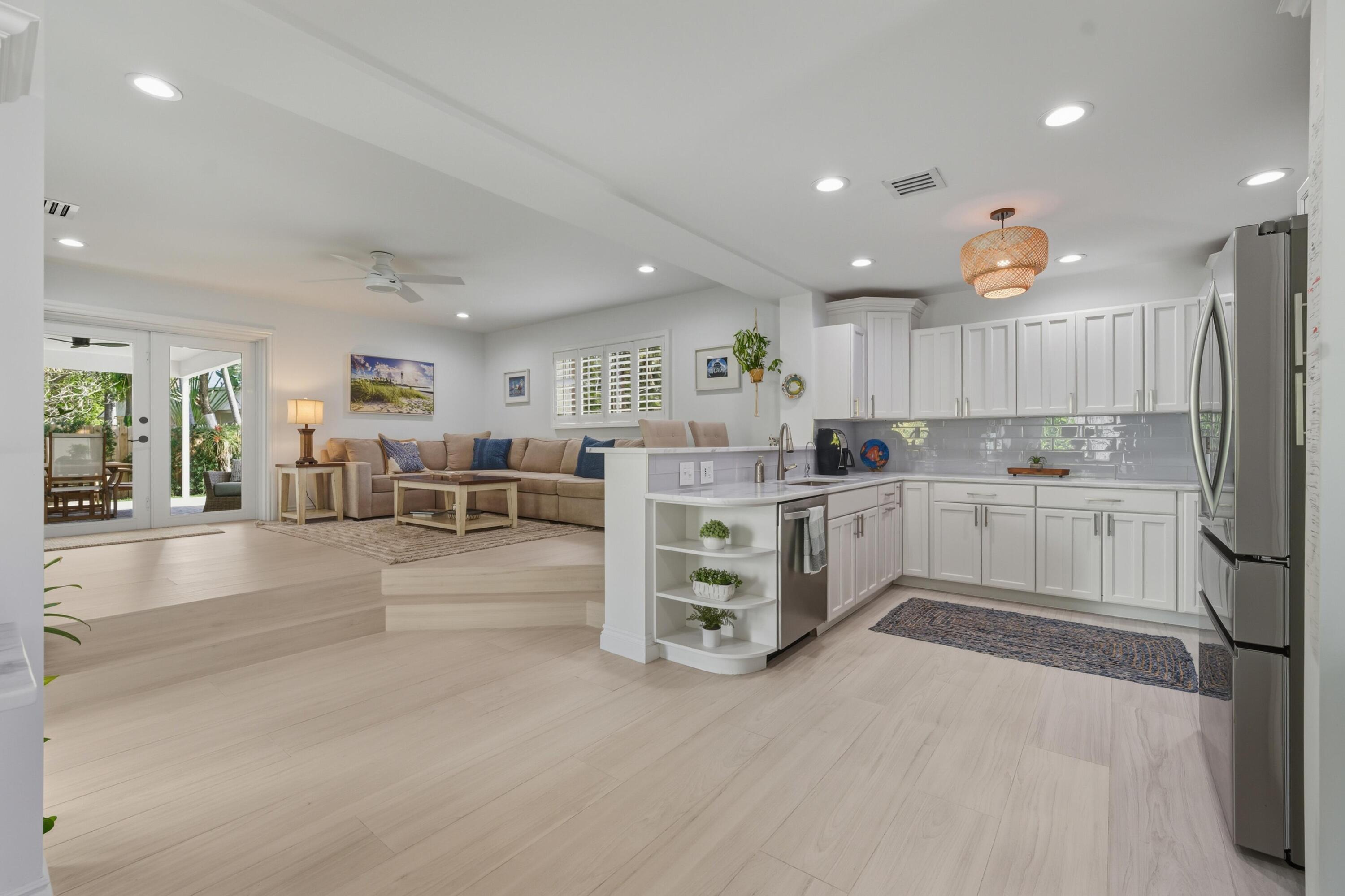 LIGHTHOUSE POINT FIRST SEC - Residential