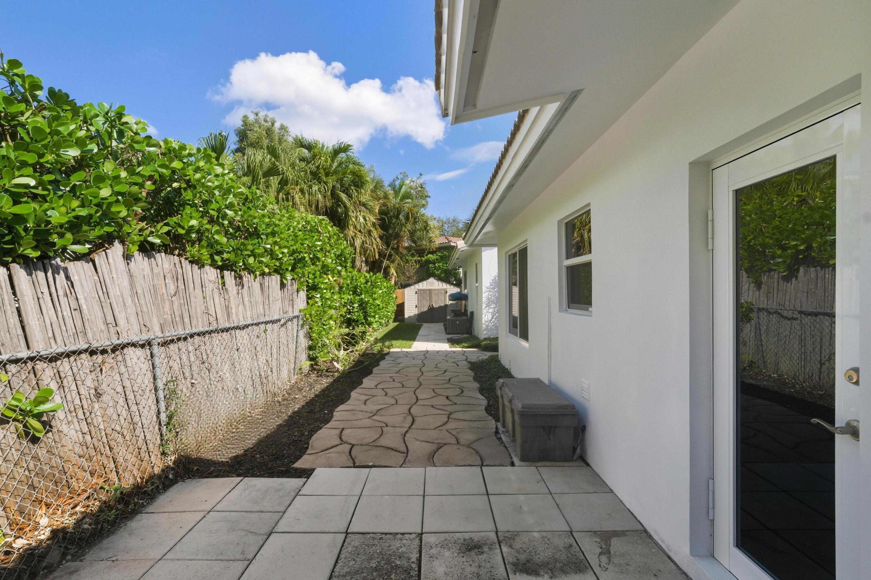 LIGHTHOUSE POINT FIRST SEC - Residential