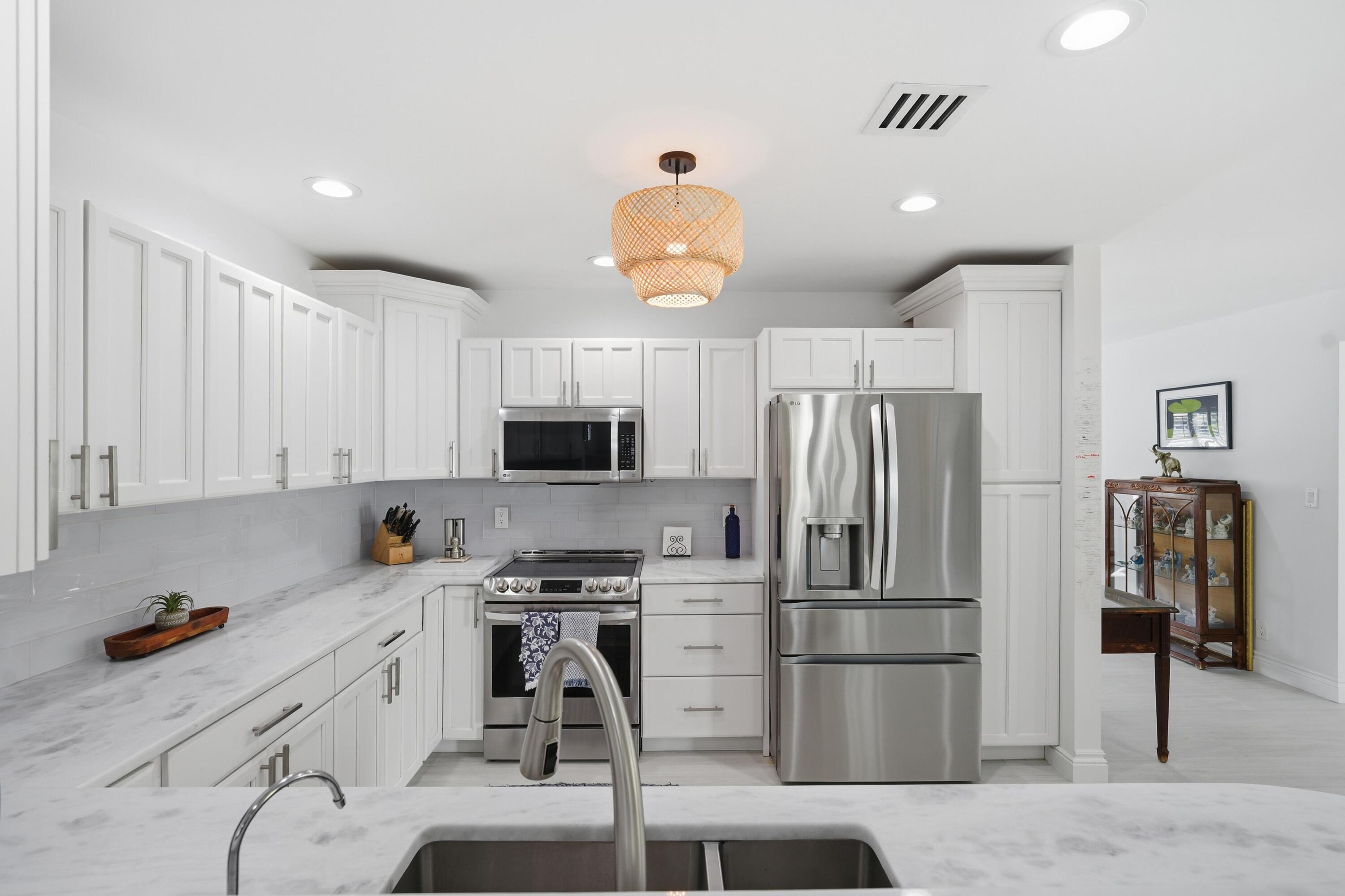 LIGHTHOUSE POINT FIRST SEC - Residential