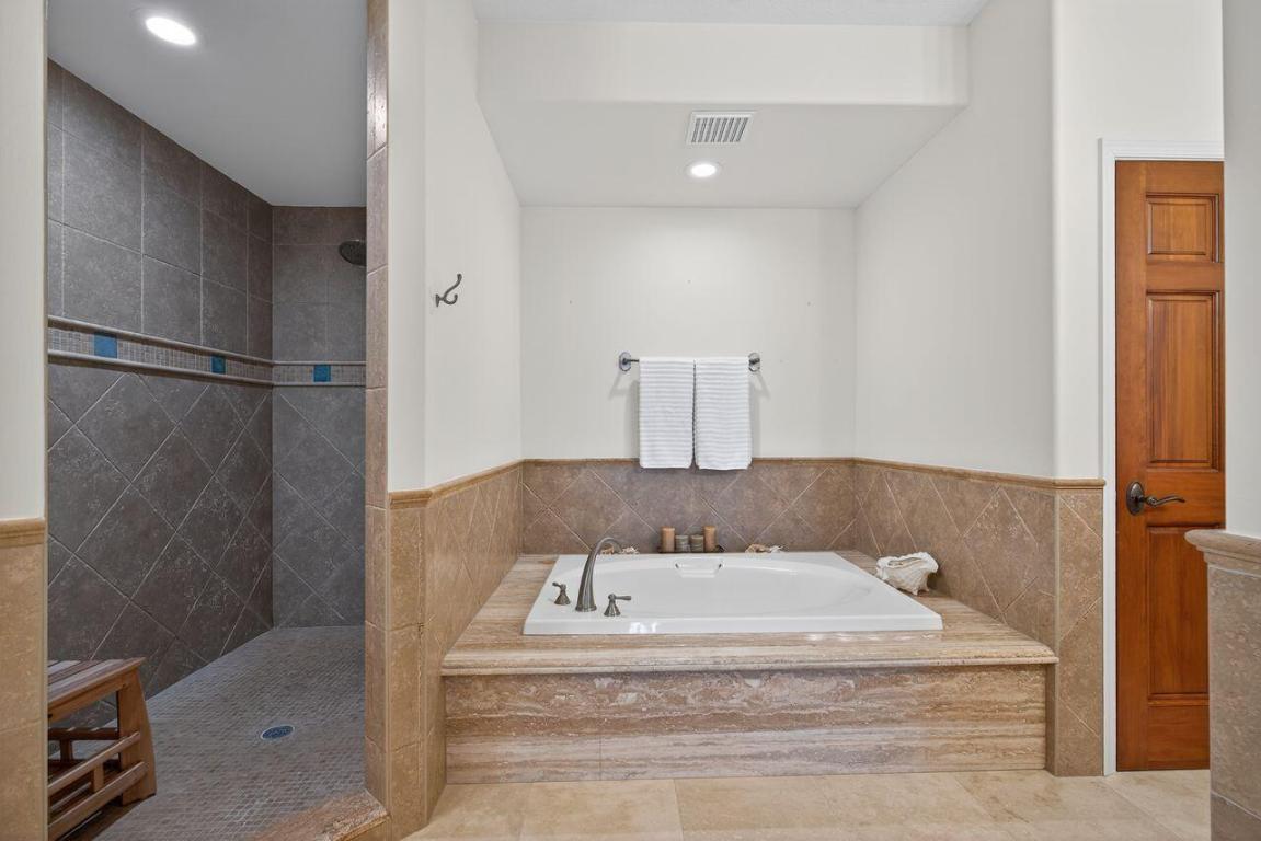 ADMIRALTY CONDO - Residential