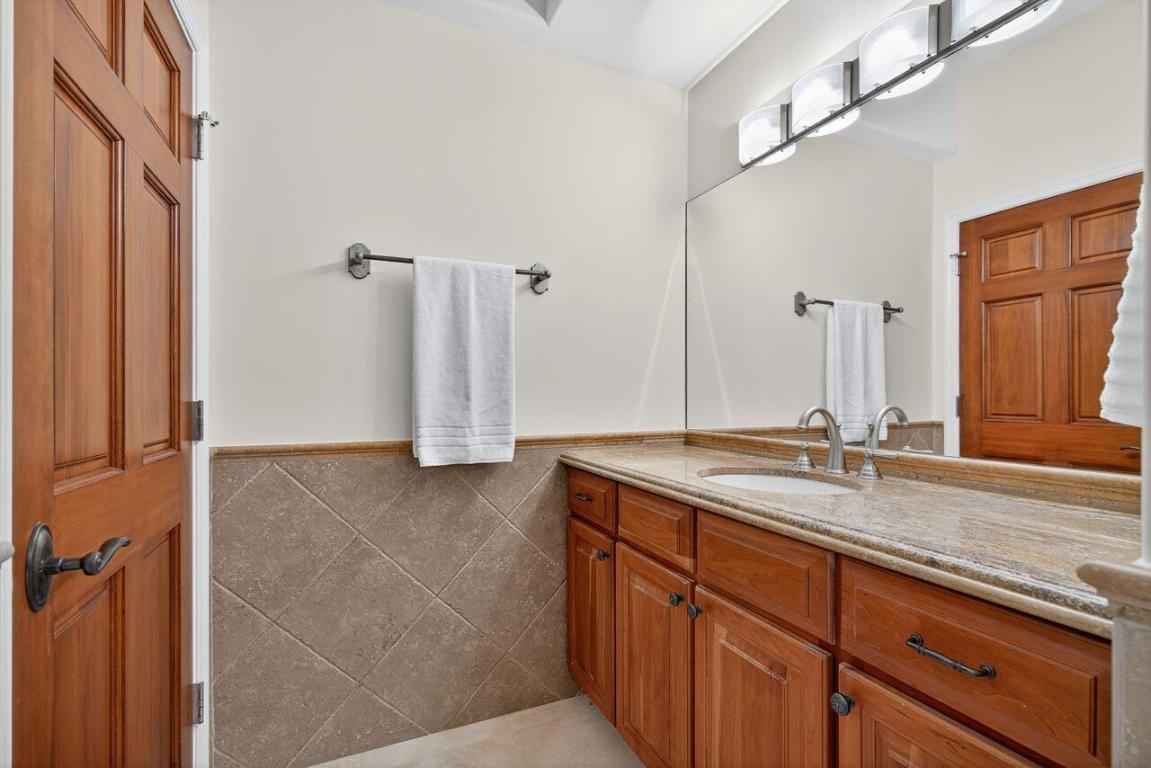 ADMIRALTY CONDO - Residential