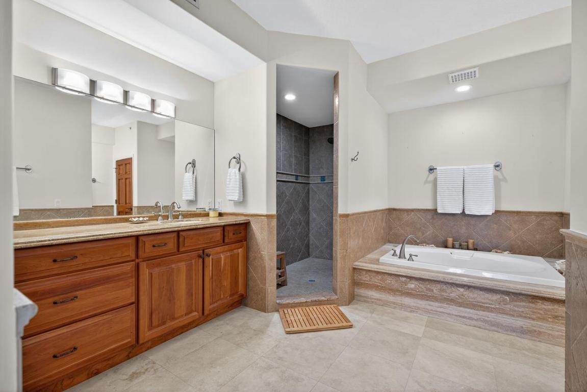 ADMIRALTY CONDO - Residential