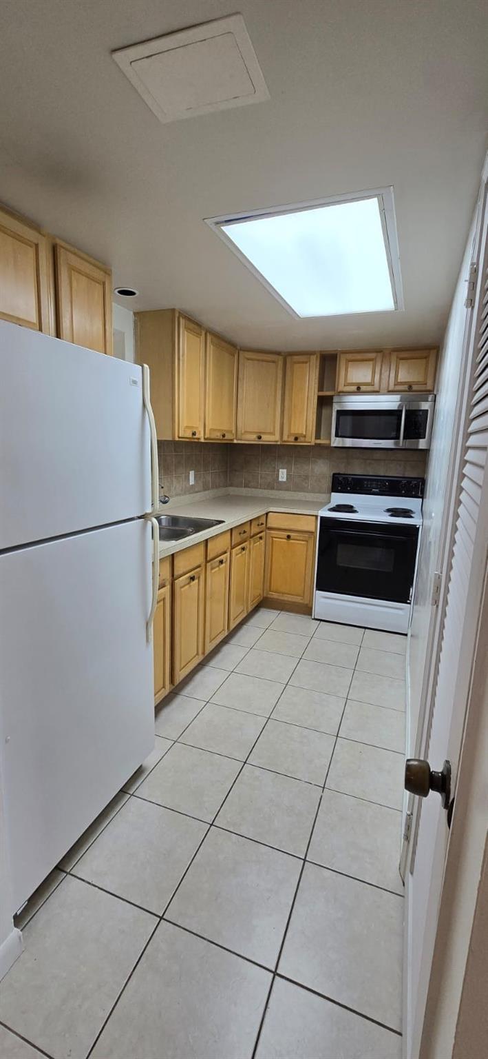 3201 NE 14th Street Cswy 105