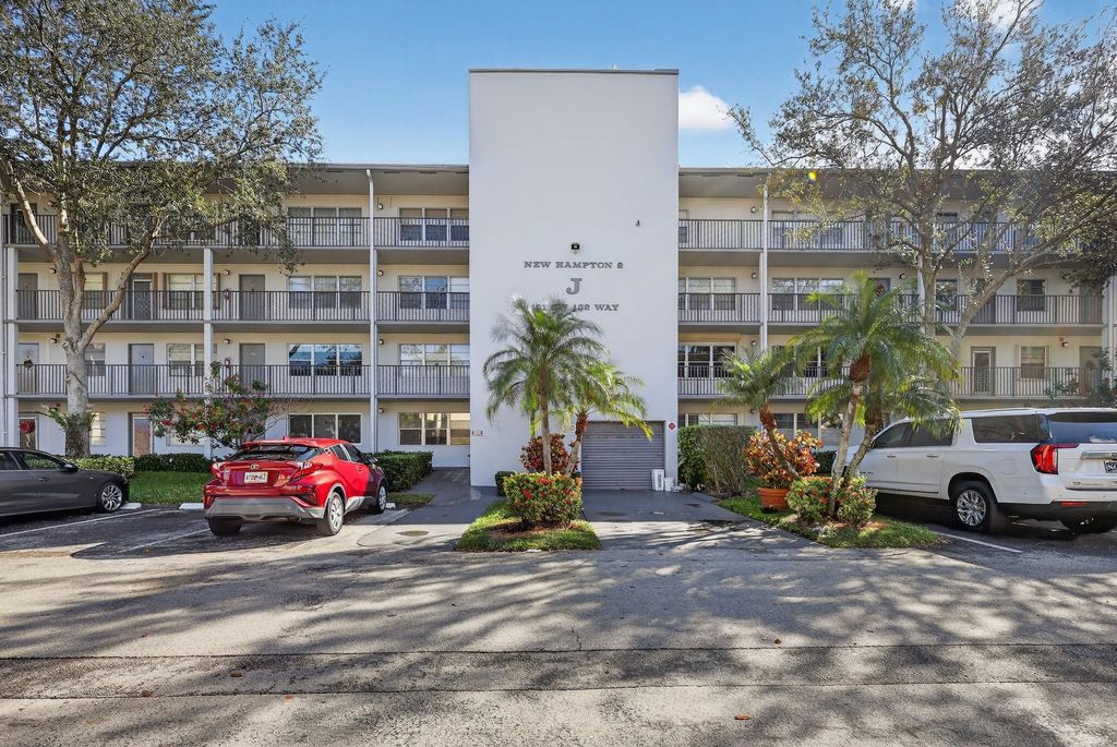 Photo of 101 SW 132nd Way #418J, Hollywood, FL 33027 (MLS # F10540340)