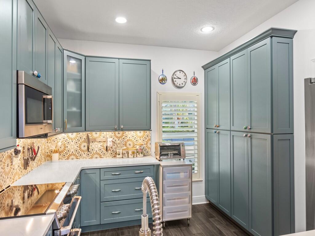 BOULEVARD VILLAGE & TENNI - Residential Lease