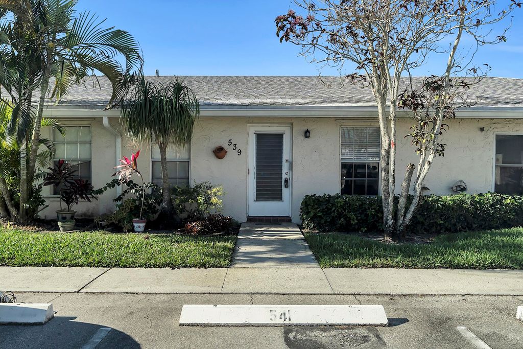 Photo of 539 Franconia Circle #B, Lake Worth, FL 33467 (MLS # R11159341)