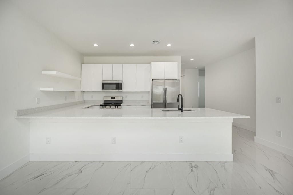 Photo of 927 SW 2nd Avenue, Deerfield Beach, FL 33441 (MLS # F10502106)